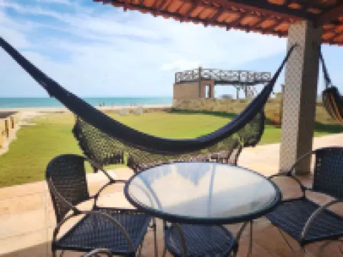 Casa P na Areia com Piscina e Ar em Morro Branco Hotels in Beberibe