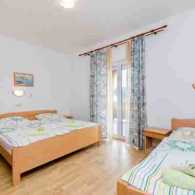 Apartments and Room Ljubica Rooms