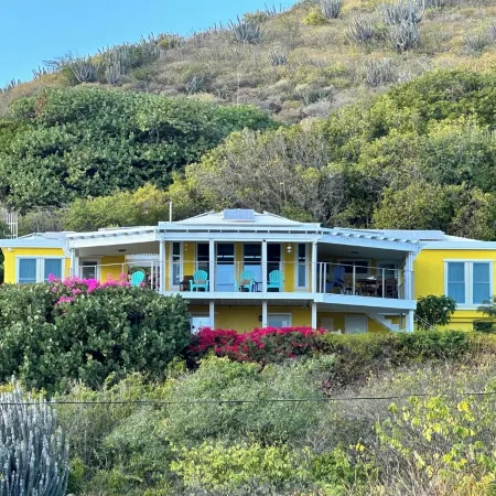 Diamond in Paradise-Hear the waves, feel the breezes from this 3 bedroom villa!