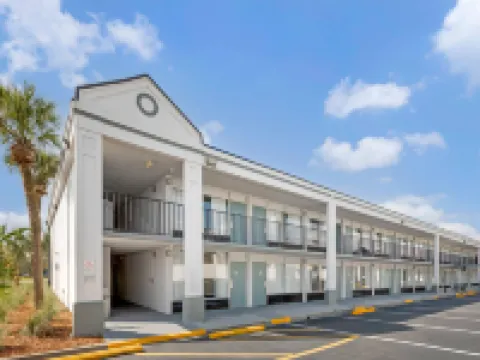 Rodeway Inn Hotels in Clay County