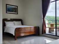 Gajah 12 Lake View Resort Hotel di Ternate