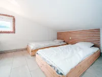 Light Filled Property Near Sea - 2-Star