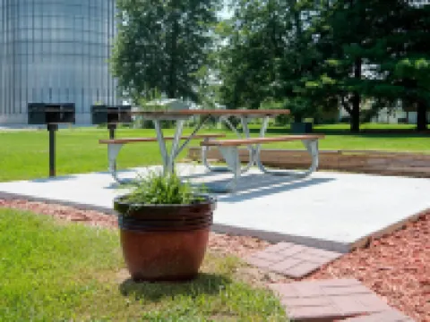 Super 8 by Wyndham Pella Hotels in Pella