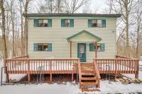 Poconos Retreat in The Hideout Lake Community! - Wifi