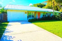 Coral Cottage - Private Oasis with Heated Saltwater Pool
