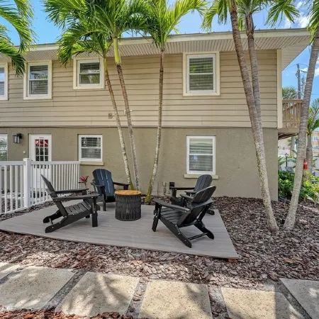 Luxury Beachside Retreat, Only 60 Steps to Siesta Key Public Beach!