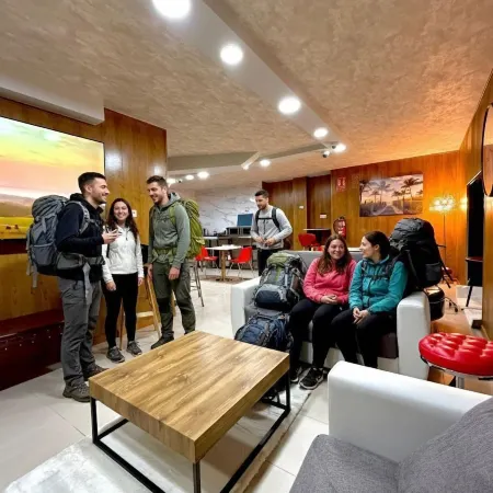 Velvet Hostel Отели рядом с достопримечательностью «Станция Santa Eugenia »