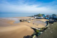 Captains Lookout - 1 Bedroom Apartment - Tenby - balcony