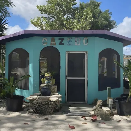 Hoosville Hostel (Formerly the Everglades Hostel)