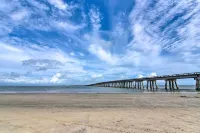 Private Beach Access: Coastal Freeport Home!