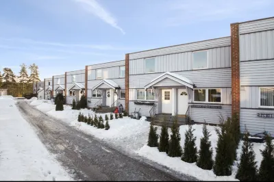 Spacious 3BR Home • Peaceful Neighborhood Hôtels à : 