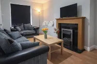 2 Bed Home - Parking, Wifi, Smart Tv - 2-Star