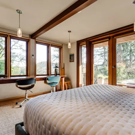 Lumbermill Modern - Zen Sanctuary Near U Of O 3 Bedroom Home