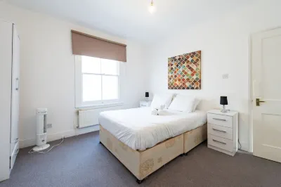 Cozy 3-bedroom Home Whs17 Hotels near Wimbledon Station