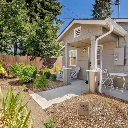 Cozy Casita - Minutes To Autzen & Downtown 1 Bedroom Home