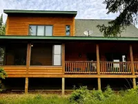 Comfortable 3 Bedroom, 2 Bath Cabin Between Lutsen Mountains and Lake Superior Hotels in Lutsen