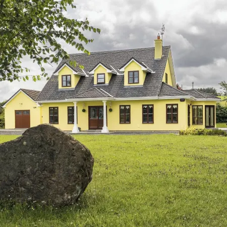 Large Country House, Sleeps 10, Family Friendly