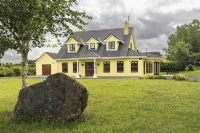 Large Country House, Sleeps 10, Family Friendly