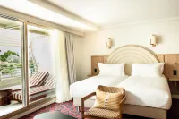 Hotel Ventura Saint-Tropez, Tapestry Collection By Hilton - bar