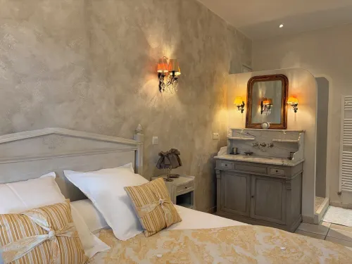 Le Vieux Pressoir, gîte for 4 people near Uzès, peaceful vacation in the countryside.