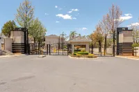 Light-Filled 2BR 2BA Spacious Apartment - Hot Tub