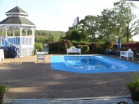 Inn on the Lake - piscina