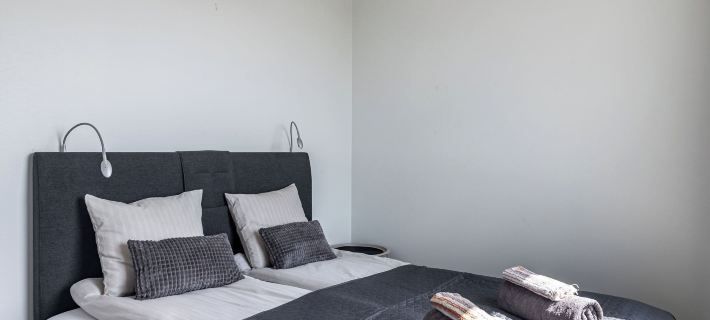 Top floor 1BR Apt with Balcony & AirCon Hotels in Lahtis