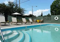 Colony House Motor Lodge - Pools