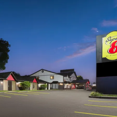 Super 8 by Wyndham Gananoque Country Squire Resort