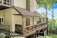 Shenandoah NP Escape w/ Deck: Hike, Soak + Fish - balcony