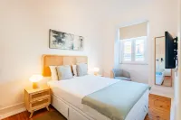 Double Room | AC   Shared Bathroom | Saldanha II - Condos