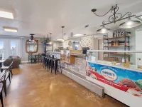 Howard Johnson by Wyndham Oceanfront Daytona Beach Hotels near Sun Splash Park