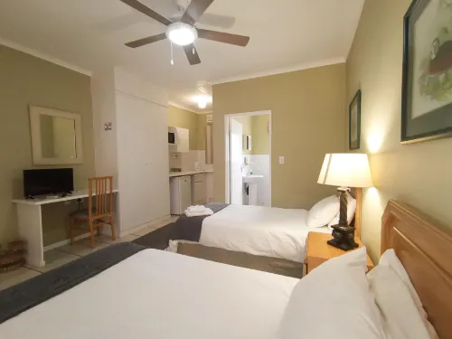 Loerie Guesthouse - Airport Shuttle