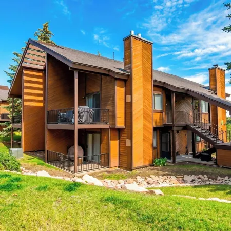 Cabriolet Chalet by Avantstay King Suite + Bunk Loft + BBQ Deck Walk to Lift + Pool Access