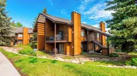 Cabriolet Chalet by Avantstay King Suite + Bunk Loft + BBQ Deck Walk to Lift + Pool Access - Apartments