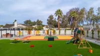 The Lazy Palm Private Lazy River Pickleball - Jacuzzi