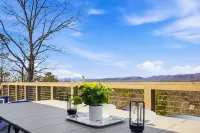 Mtn Views Stargazing Dome Hot Tub Sleeps 20 - 3-Star