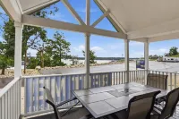 Lookout Tiny Home Near Marina, Dock Access & Dining - Homestays