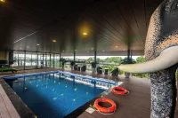 Paramount Residency - Rooftop Pools