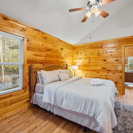 Cozy Cabin in Mountains Firepit Views Games