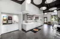Super 8 by Wyndham Riviera Beach West Palm Beach - Wi-Fi