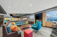 Tru by Hilton Oshawa - 3-Star