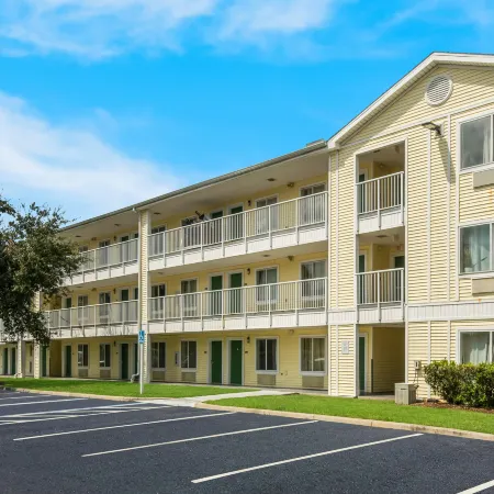 HomeTowne Studios Orlando - UCF Area