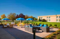 Fairfield Inn & Suites Paramus - parking