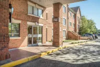 Comfort Suites - 2-Star