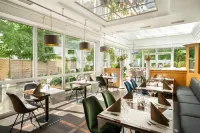 QU Hotel, Trademark Collection by Wyndham - breakfast