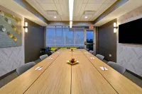 SpringHill Suites Holland - Pools
