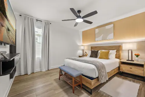Stylish Home With Pool Hot Tub and Parking - 3-Star