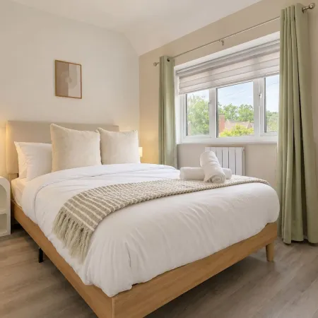 Perfect Booking Bright 3 Bed Home w Garden Sunroom