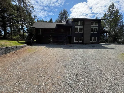 Upper Level of the Monarch Estate for Group Stays - Wifi